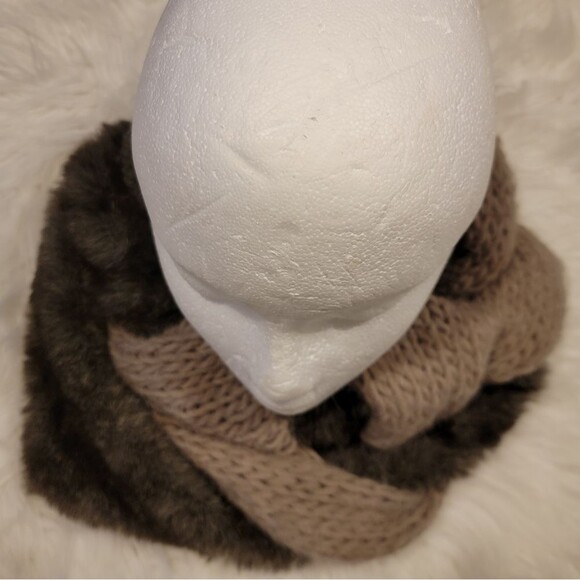 Nardi & Tagliaferri Taupe gray wool faux fur knitted wrap scarf shawl - Picture 7 of 7